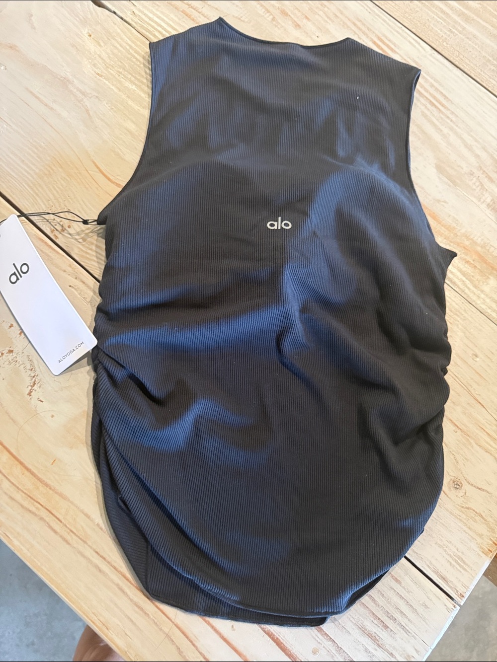 ALO Yoga Ribbed En Pointe Tank NWT - Picture 3 of 3